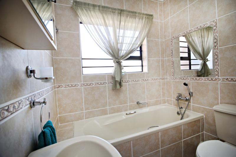 4 Bedroom Property for Sale in Fraaiuitsig Western Cape